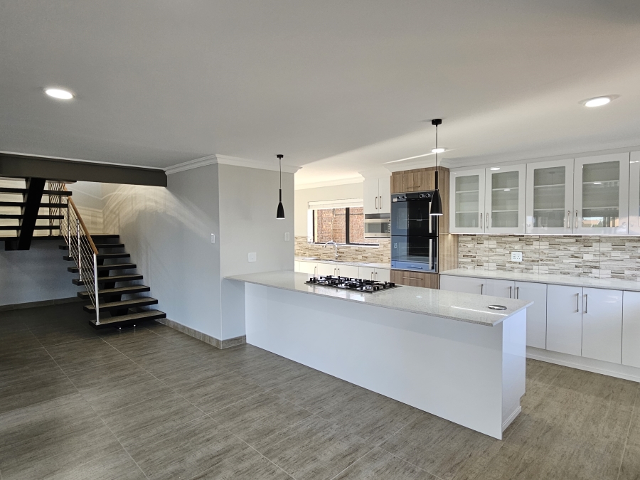 4 Bedroom Property for Sale in Wavecrest Eastern Cape